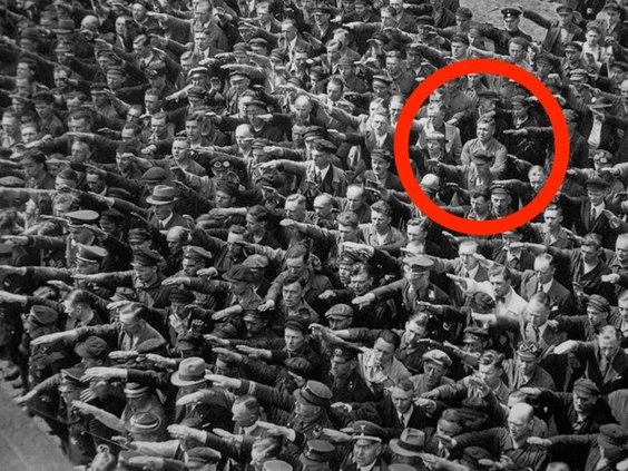 Bild von Der einsame Deutsche – Die tragische Geschichte hinter dem Bild